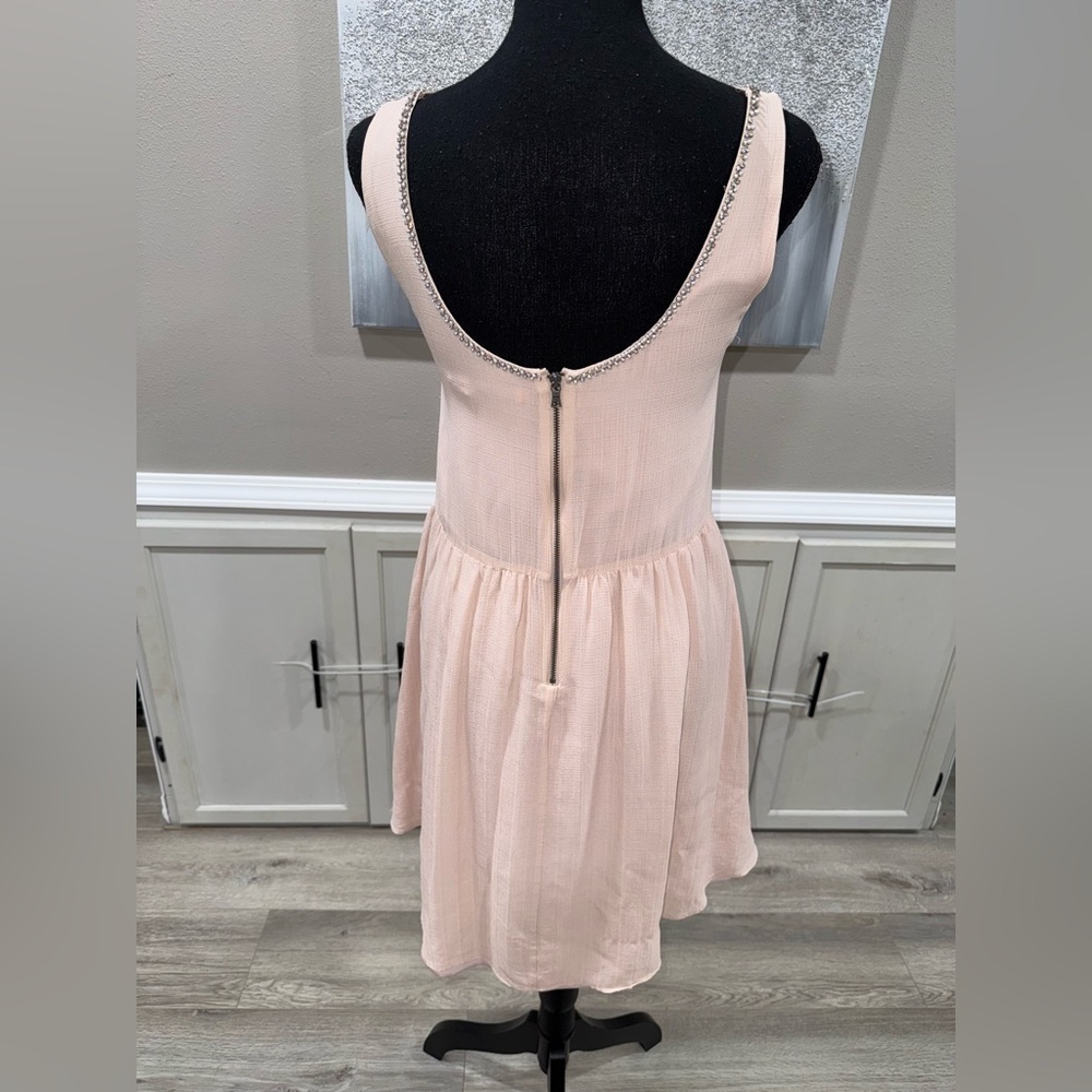 Alice & Olivia Dusty Pink Sequin Neckline Dress
C205513634 - Picture 7 of 10